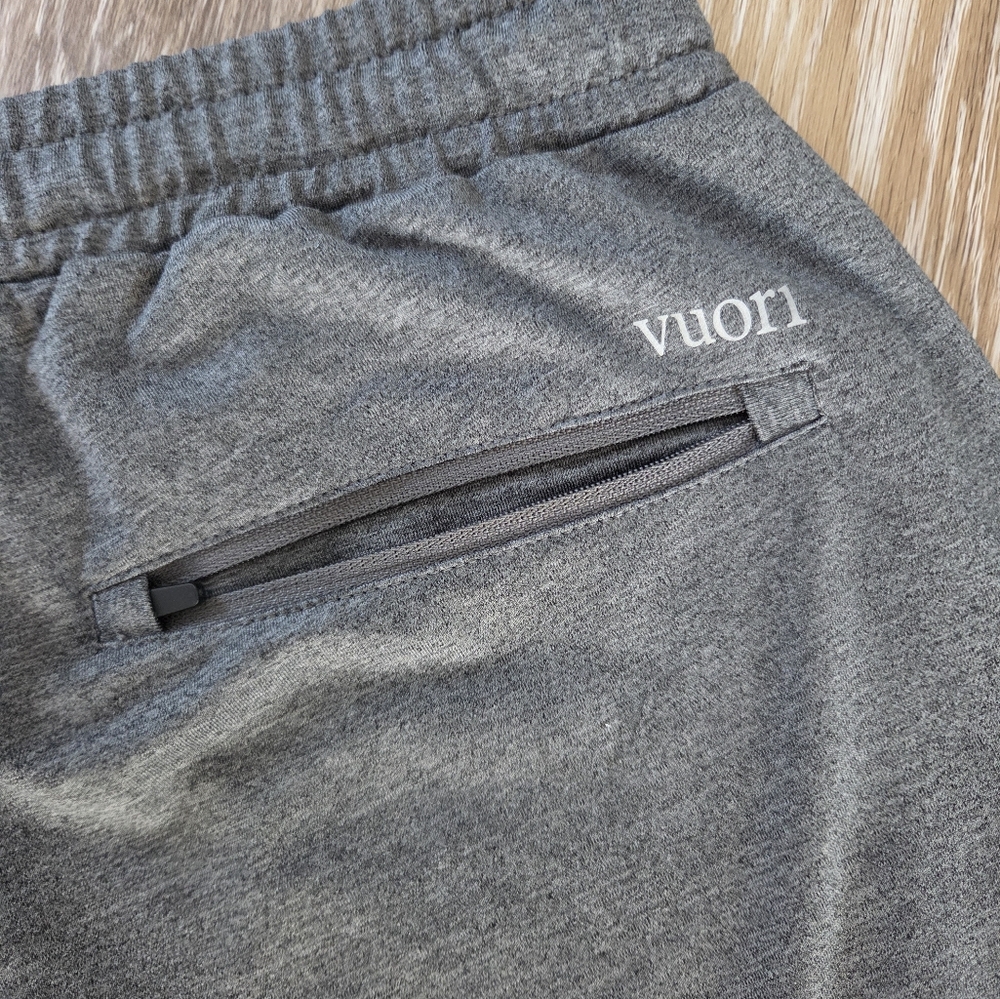 Vuori Sunday Performance Jogger Mens Charcoal Sweatpants Drawstring Pockets  EUC - Picture 9 of 12